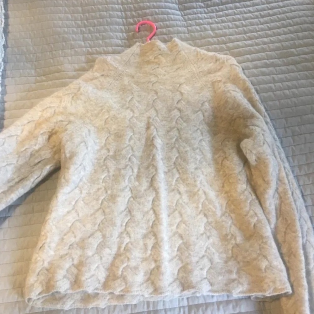 ARITZIA KNITTED SWEATER